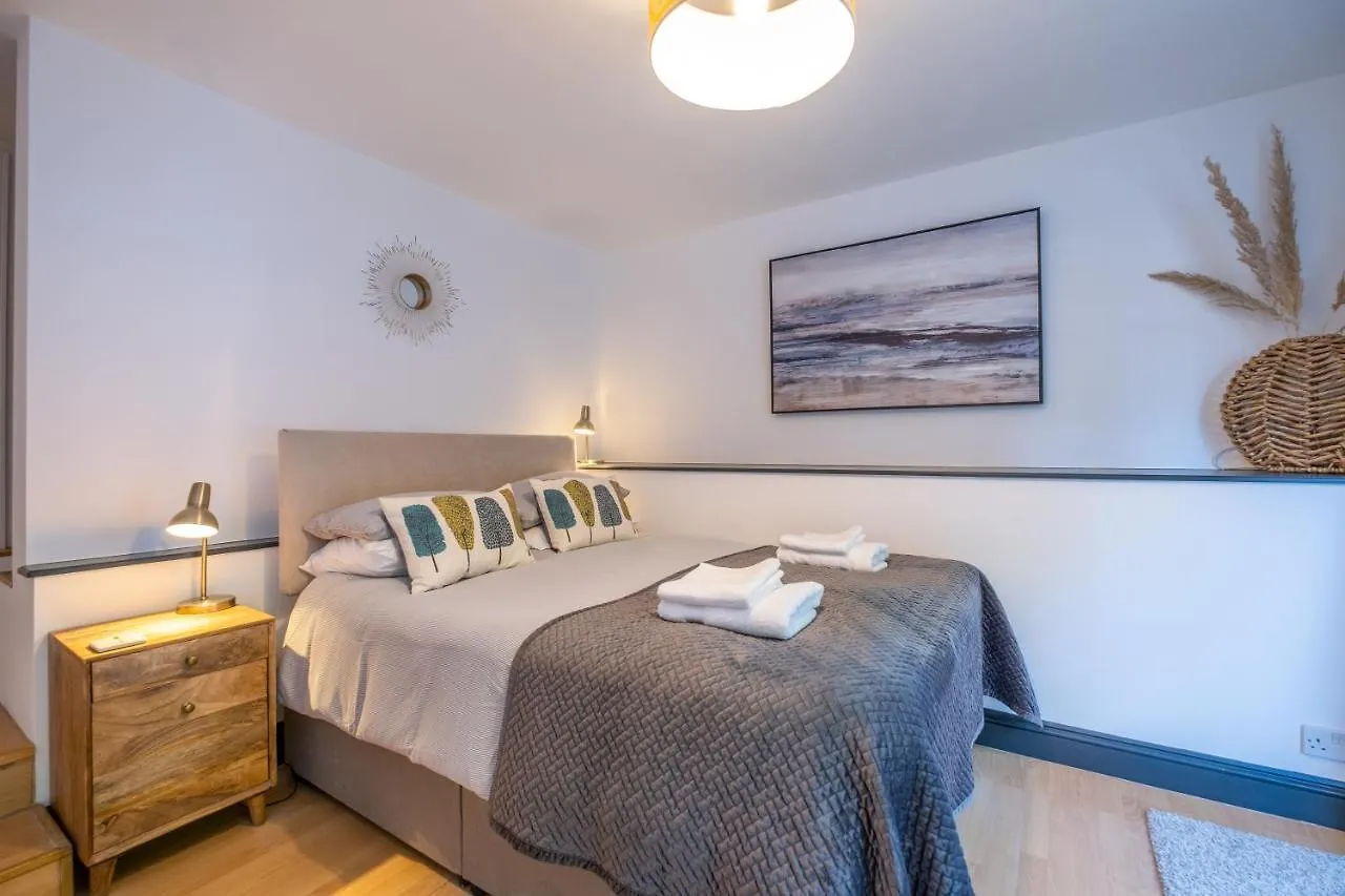 Apartment Modern Apt Near Gardens With Large Decking Area - Vivre Retreats Bournemouth