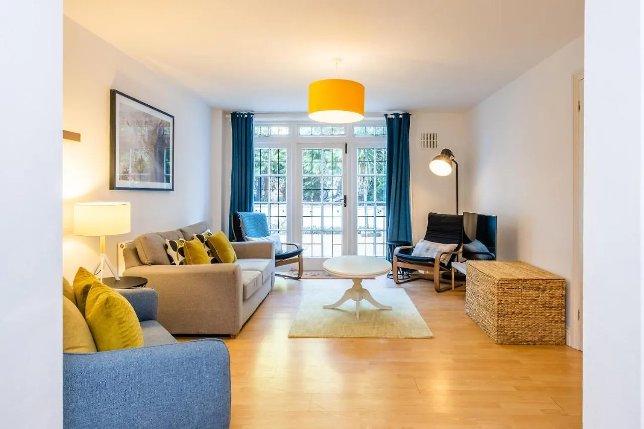 Modern Apt Near Gardens With Large Decking Area - Vivre Retreats Bournemouth 0*,