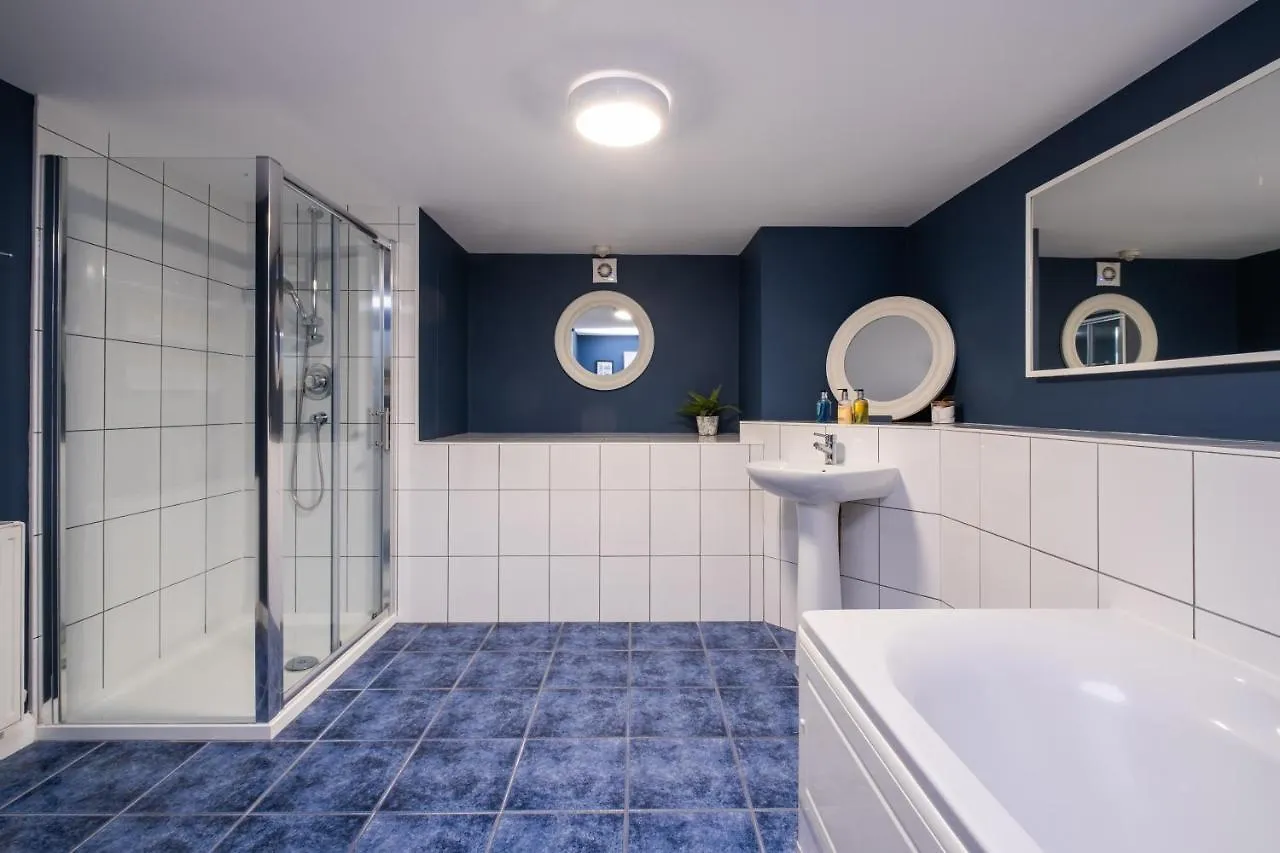 Apartment Modern Apt Near Gardens With Large Decking Area - Vivre Retreats Bournemouth United Kingdom