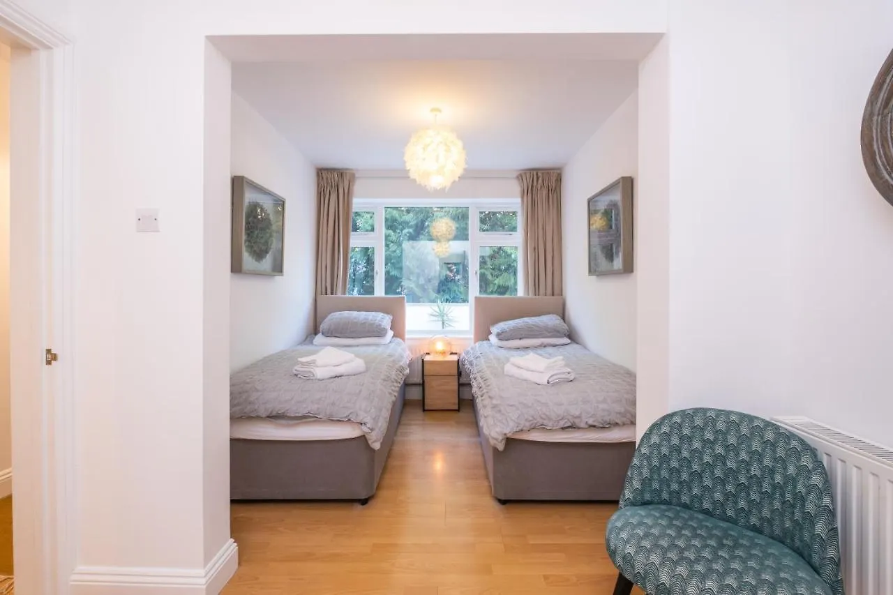 Modern Apt Near Gardens With Large Decking Area - Vivre Retreats Bournemouth